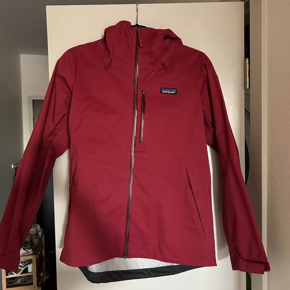 PATAGONIA WOMENS RAINSHADOW JACKET - ROAMER RED - Picture 2 of 5